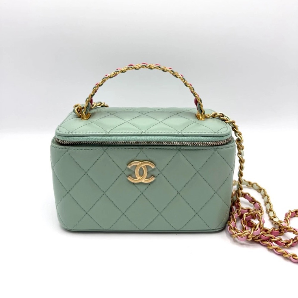RARE! CHANEL CC Vanity bag purse 2023 Resort Seafoam Quilted Calfskin Pick Me Up